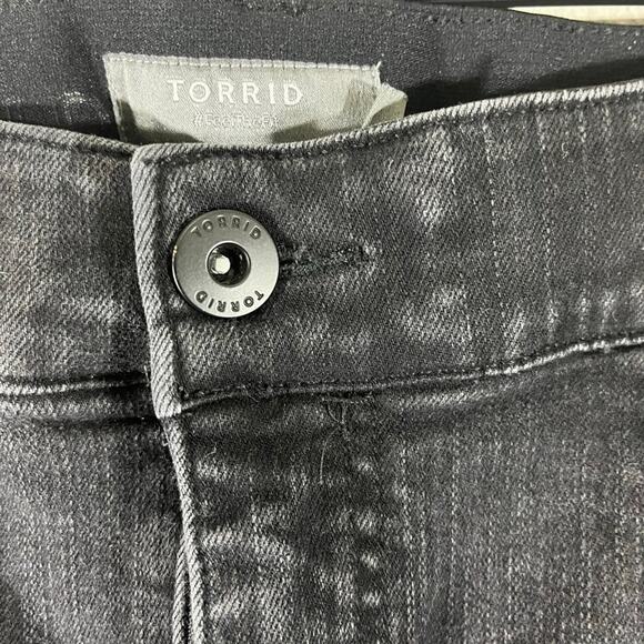 NWOT Torrid Women's Bombshell Skinny Premium Stretch High Rise Destructed Jeans - Picture 7 of 12